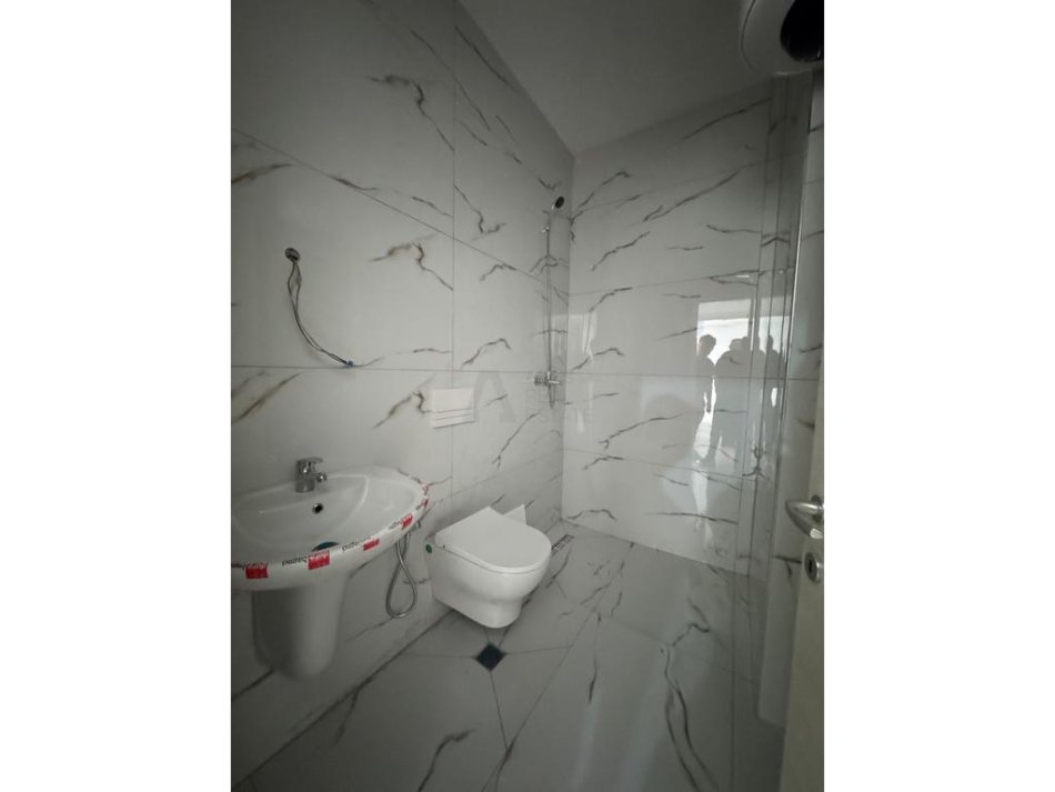Tirane, jepet me qera apartament 2+1 Kati 1, 85 m² 300 € 