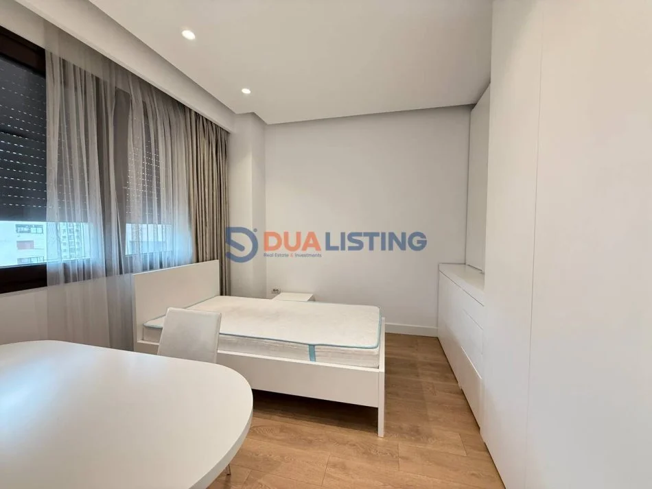 Tirane, jepet me qera apartament duplex Dublex , 171 m² 1.500 € (Rruga Barrikadave)