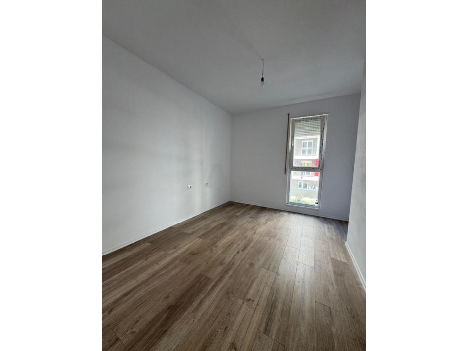Tirane, jepet me qera apartament 2+1 Kati 1, 85 m² 300 € 