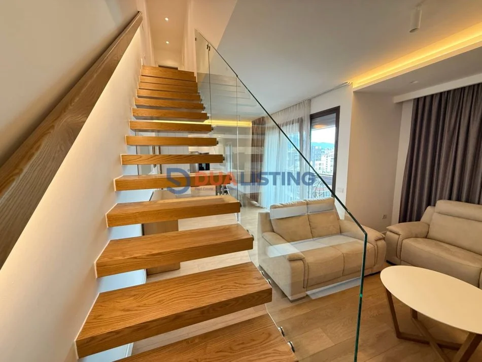 Tirane, jepet me qera apartament duplex 3+1+Ballkon Kati 7, 171 m² 1.500 € (Rruga e Barrikadave)