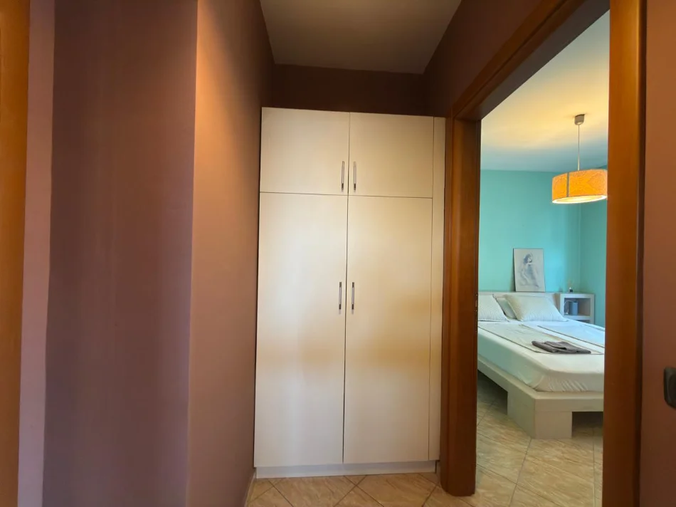 Tirane, jepet me qera 2+1+Ballkon Kati 9, 90 m² 700 € (9 kateshet)