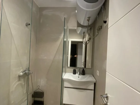 Tirane, jepet me qera apartament 1+1+Aneks+Ballkon Kati 1, 82 m² 600 € (Rruga e Kosovareve)