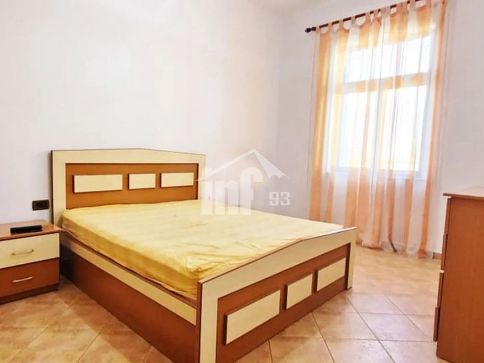 Tirane, jepet me qera apartament 1+1+Ballkon Kati 5, 82 m² 600 € (RRUGA “IBRAHIM RUGOVA”, BLLOK)