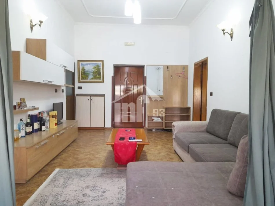 Tirane, jepet me qera apartament 1+1+Ballkon Kati 5, 82 m² 600 € (RRUGA “IBRAHIM RUGOVA”, BLLOK)