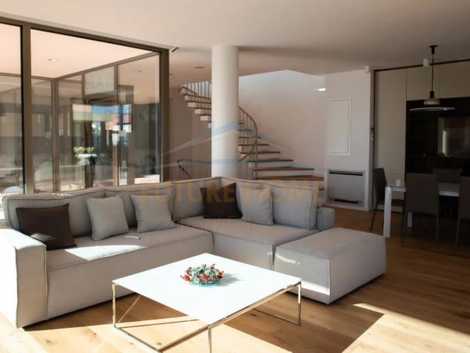 Tirane, jepet me qera Vile 2 Katshe , 1.082 m² 5.000 € 