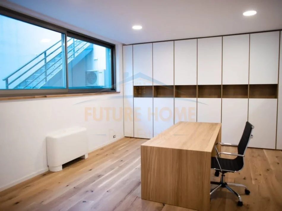 Tirane, jepet me qera Vile 4+1 Kati 0, 1.082 m² 5.000 € 