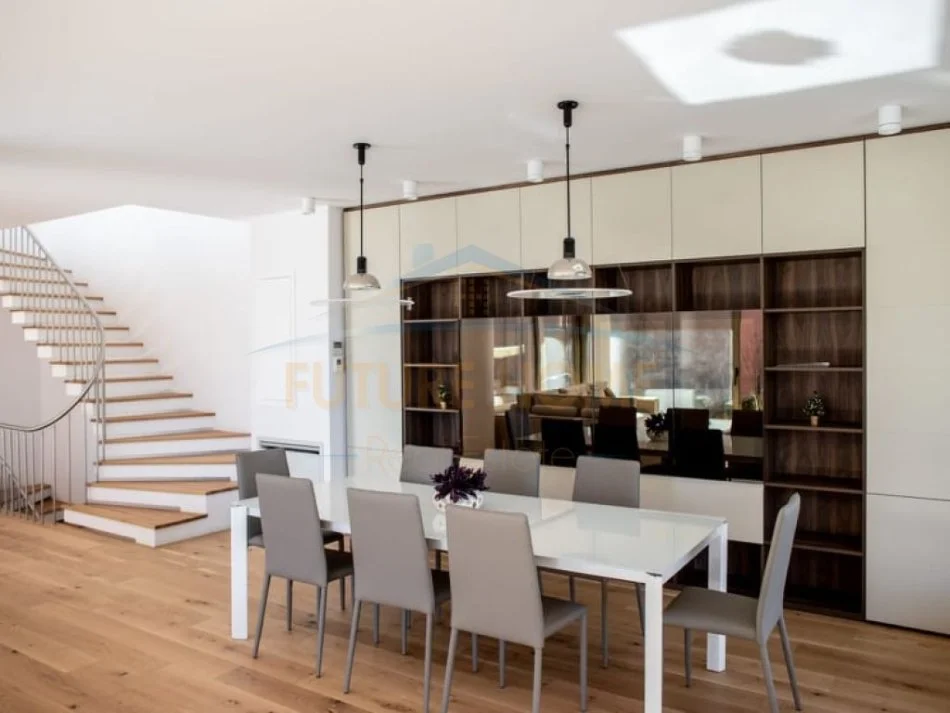 Tirane, jepet me qera Vile 4+1 Kati 0, 1.082 m² 5.000 € 