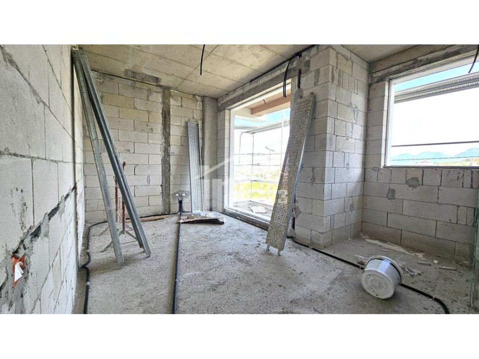 Tirane, shitet Vile 3 Katshe , 324 m² 758.600 € (NE LUNDER, VETEM 5 MIN NGA TEG)