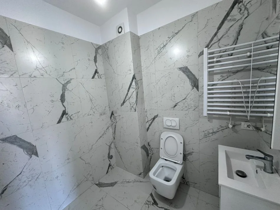 Tirane, shitet apartament 2+1 Kati 3, 114 m² 300.000 € (Rruga studenti)