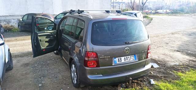Tirane, shes makine Volkswagen TOURAN Viti 2004, 4.200 Euro