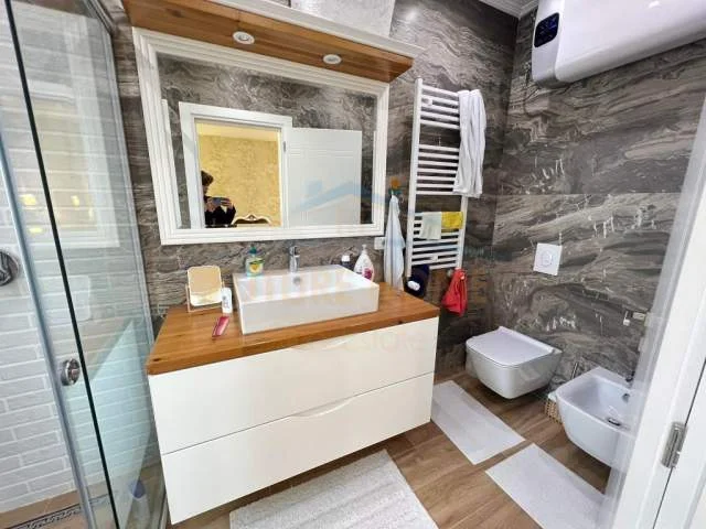 Tirane, jepet me qera apartament 2+1+BLK Kati 7, 130 m² 700 Euro (Sima Com)