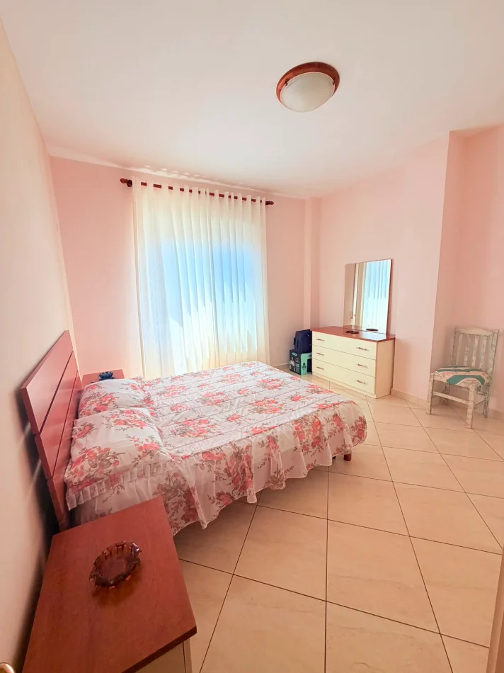 Durres, jepet me qera 3+1+Ballkon Kati 3, 160 m² 600 € (Rruga Egnatia,Durres)