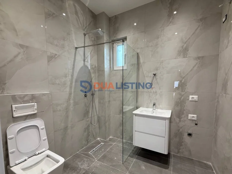 Tirane, shes apartament 1+1 Kati 2, 65 m² 124.700 € (Ali Dem prane Kontaktit)