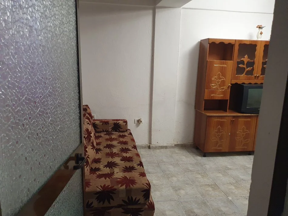 Tirane, jap me qera garsonier 1+1 Kati 1, 40 m² 250 € (rruga e kavajes)