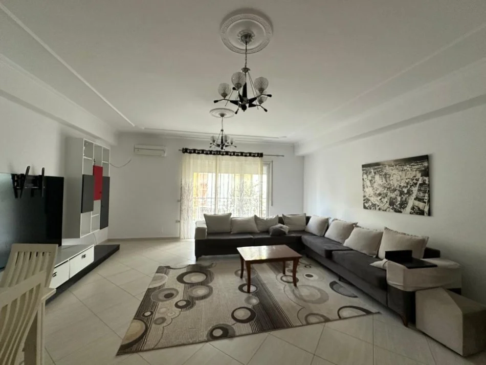 Tirane, jepet me qera apartament 3+1 Kati 2, 150 m² 700 € (Rruga Ullishtes)