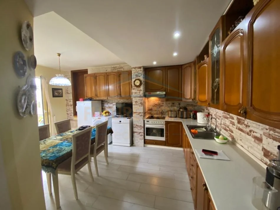 Vollga, shitet apartament 3+2+Ballkon Kati 10, 228 m² 450.000 € (Durres)