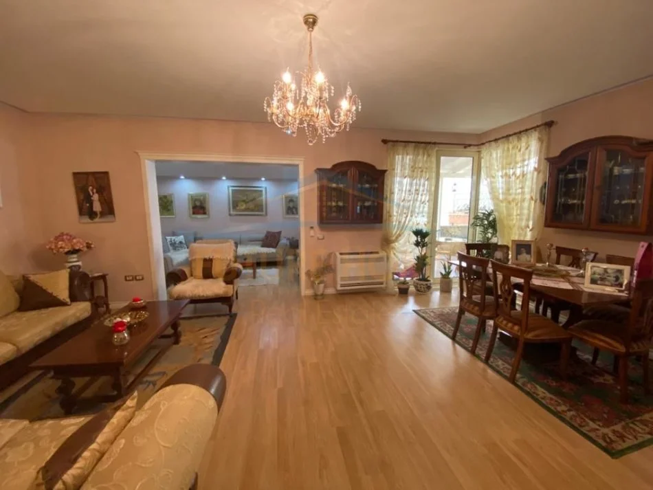 Vollga, shitet apartament 3+2+Ballkon Kati 10, 228 m² 450.000 € (Durres)