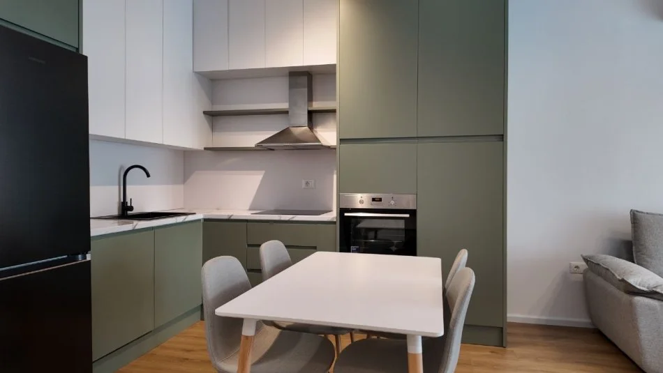 Tirane,jepet me qera apartament 2+1+Ballkon , 80 m² 500 € (Prane shkolles Ali Demi)