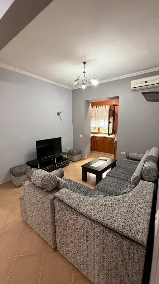 Tirane, jepet me qera apartament 1+1 Kati 1, 65 m² 550 € (Garda)