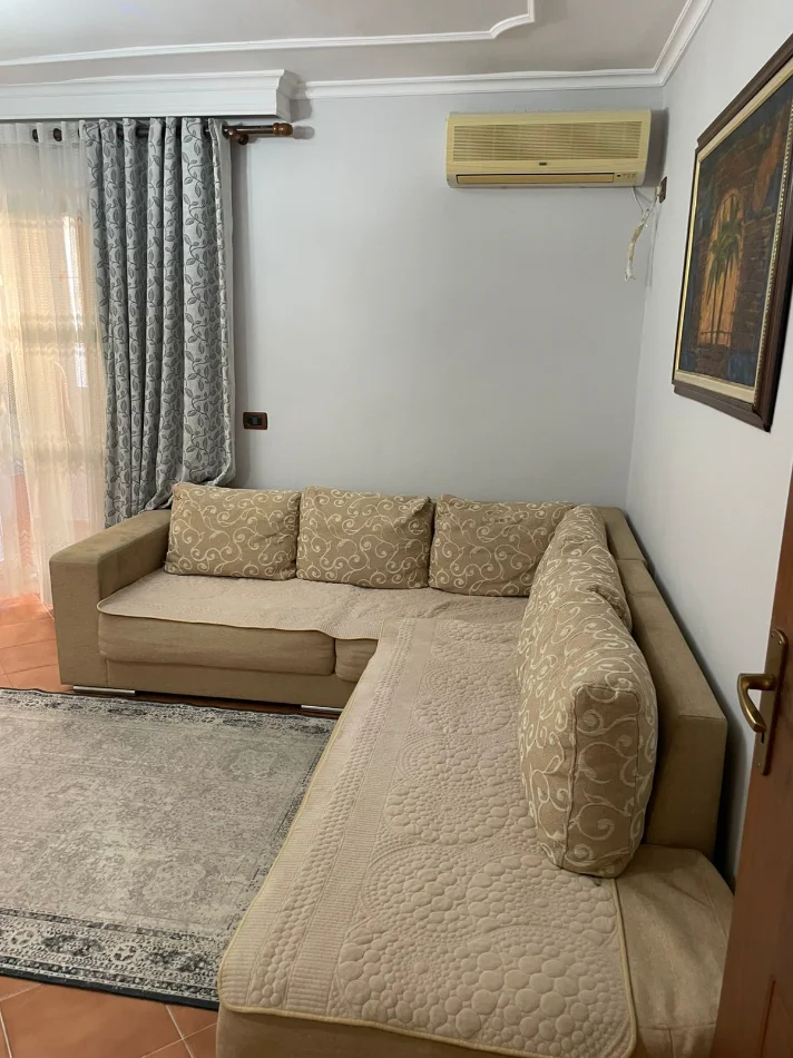 Tirane, jepet me qera apartament 1+1 Kati 1, 60 m² 500 € (Xhamia e Tabakeve)
