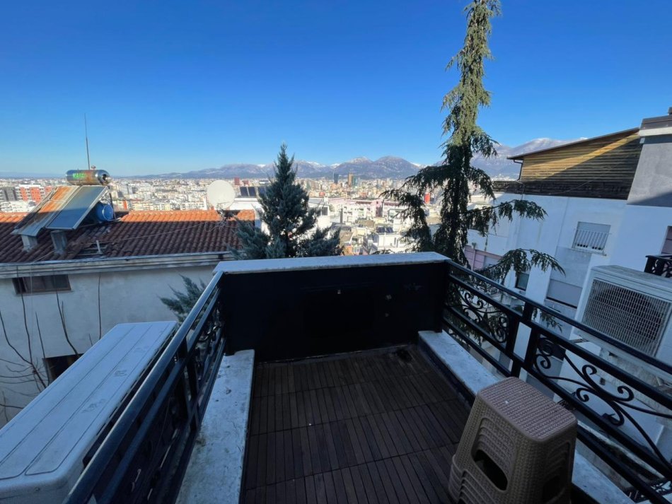 Tirane, shes apartament 2+1+Ballkon Kati 3, 150 m² 285.000 € (Kopshti Botanik)