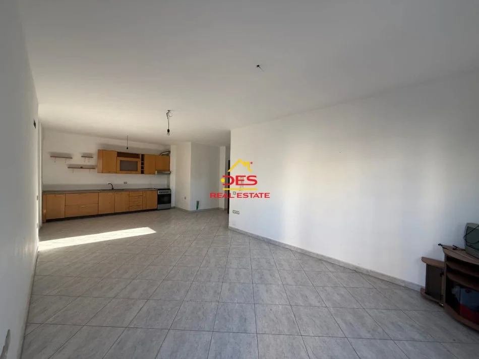 Vlore, shitet apartament 2+1+Ballkon Kati 2, 118 m² 200.000 € (Rruga Çamëria)