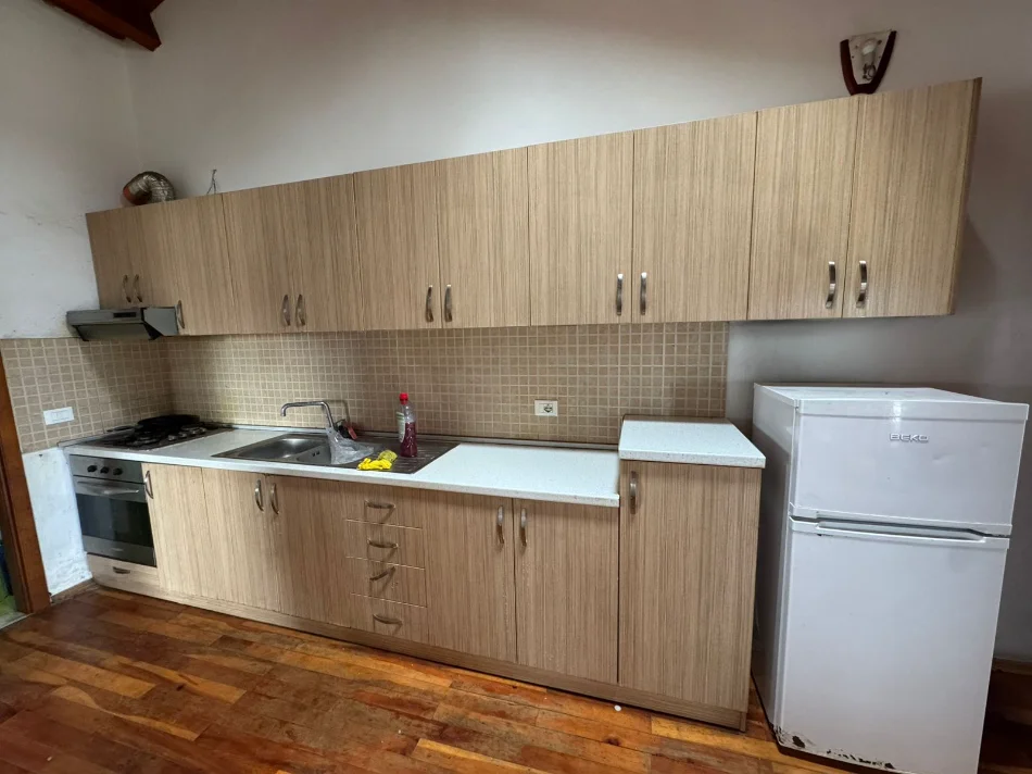 Durres, jepet me qera apartament 1+1 Kati 3, 200 € (Kenete, Durres)
