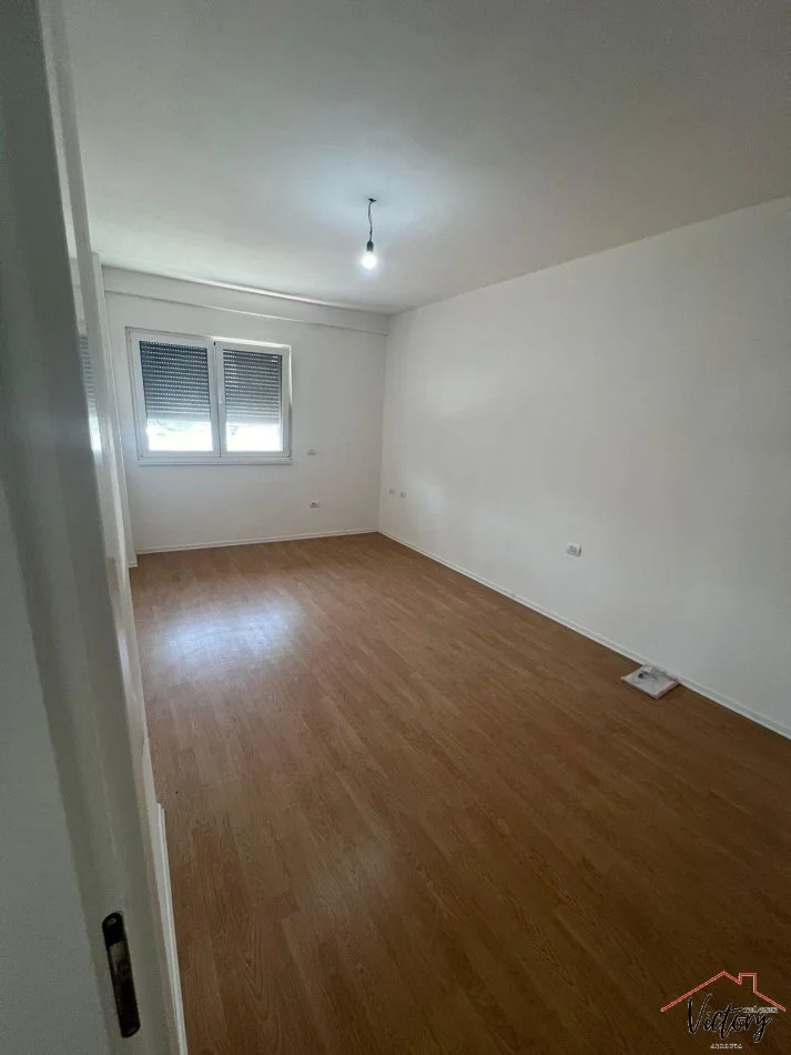 Tirane, jepet me qera apartament 2+1 Kati 5, 750 €