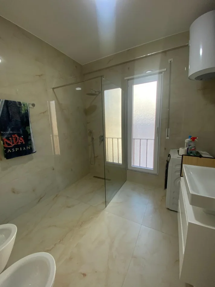 Tirane, jepet me qera apartament 2+1 Kati 6, 98 m² 1.000 € 
