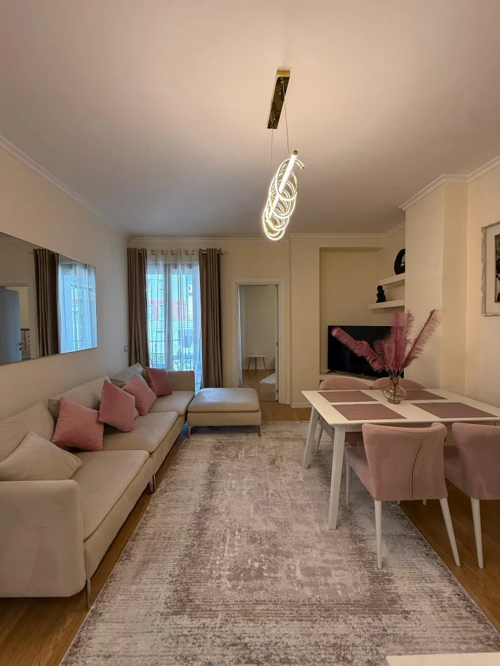 Tirane, jepet me qera apartament 2+1 Kati 4, 85 m² 1.200 € (Rr e Kosovareve)