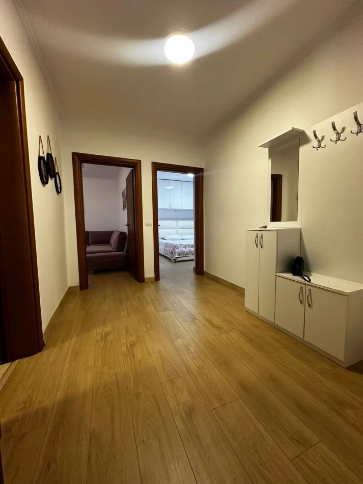 Tirane, jepet me qera apartament 1+1 Kati 1, 60 m² 600 € (Myslym shyri)