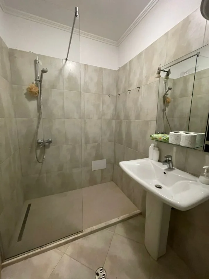 Tirane, jepet me qera apartament 2+1 Kati 6, 76 m² 750 € (Perball Delijorgjit)