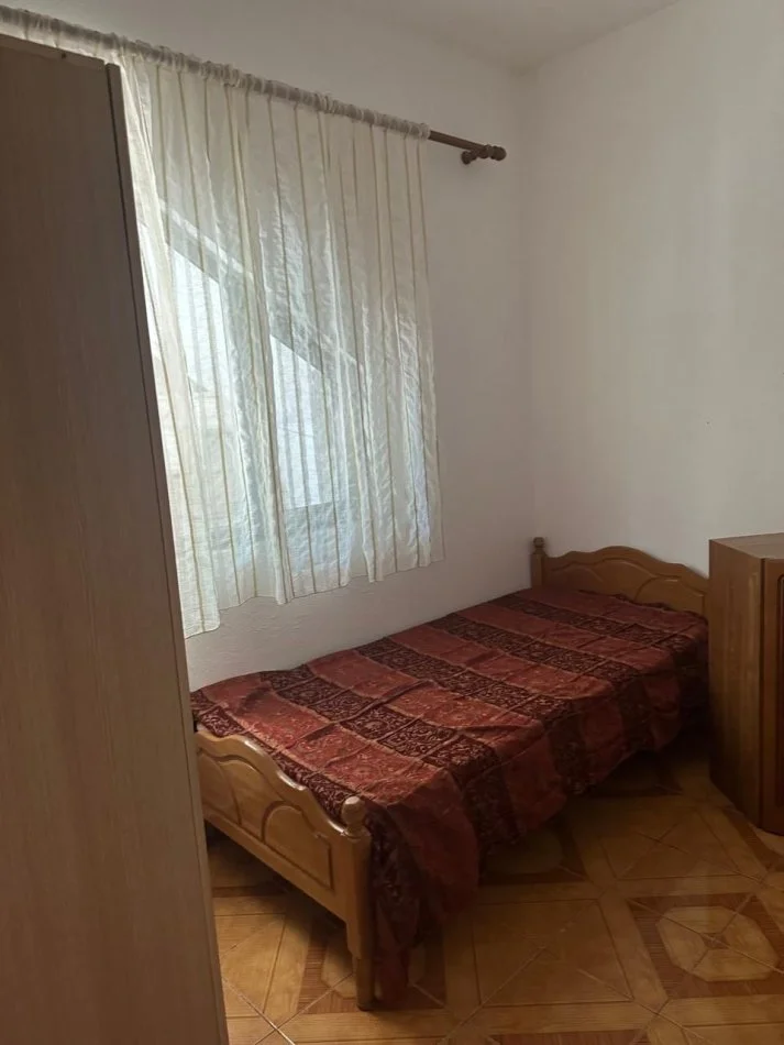 Tirane, jepet me qera apartament 2+1 Kati 1, 87 m² 350 € (Hamdi Pepa)