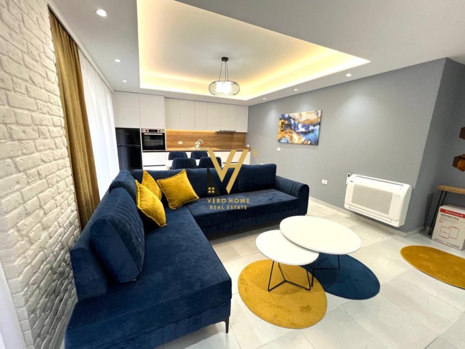 Tirane, jepet me qera apartament 2+1+Ballkon Kati 2, 110 m² 800 € (kodra e diellit)