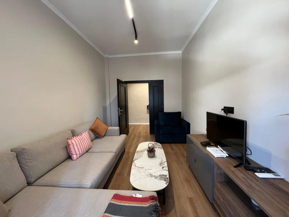 Tirane, jepet me qera apartament 1+1+Aneks Kati 2, 68 m² 750 € (”Shallvaret”- Tiranë.)