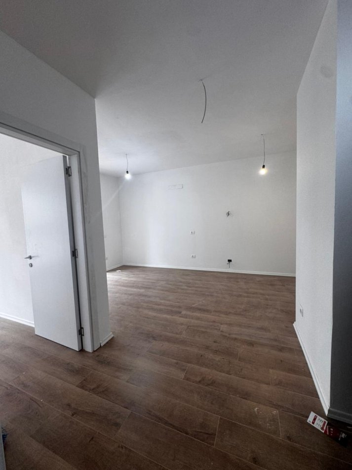 Tirane, shes apartament 1+1+Ballkon Kati 2, 60 m² 85.000 € (Univers City)