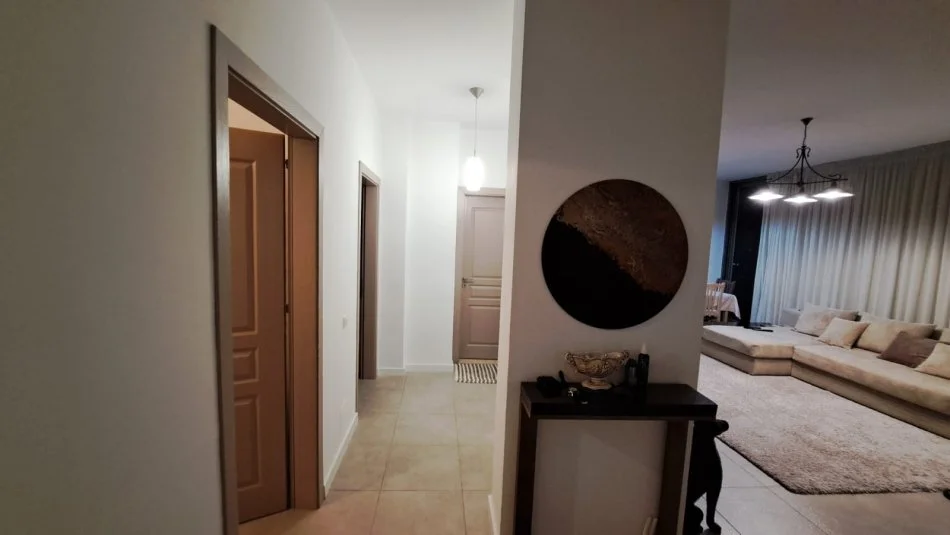 Tirane, shitet apartament 2+1+Ballkon Kati 8, 104 m² 149.000 € (Fresk)