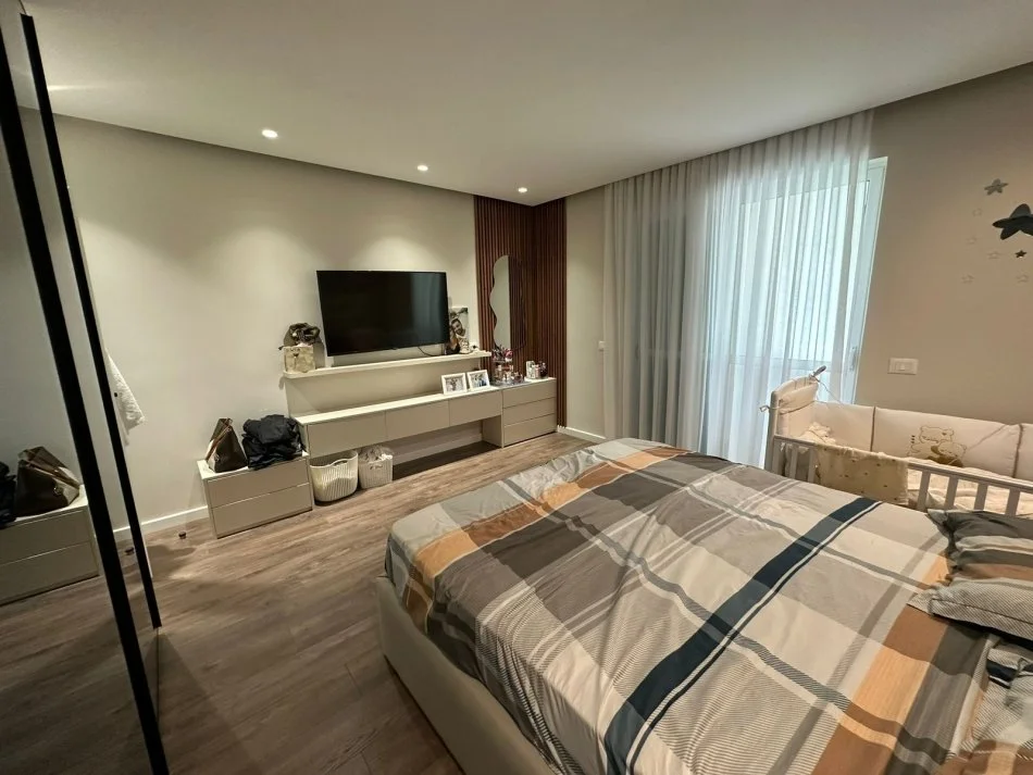 Tirane, shitet apartament 2+1 Kati 2, 90 m² 190.000 € (Rruga e Ullinjve)