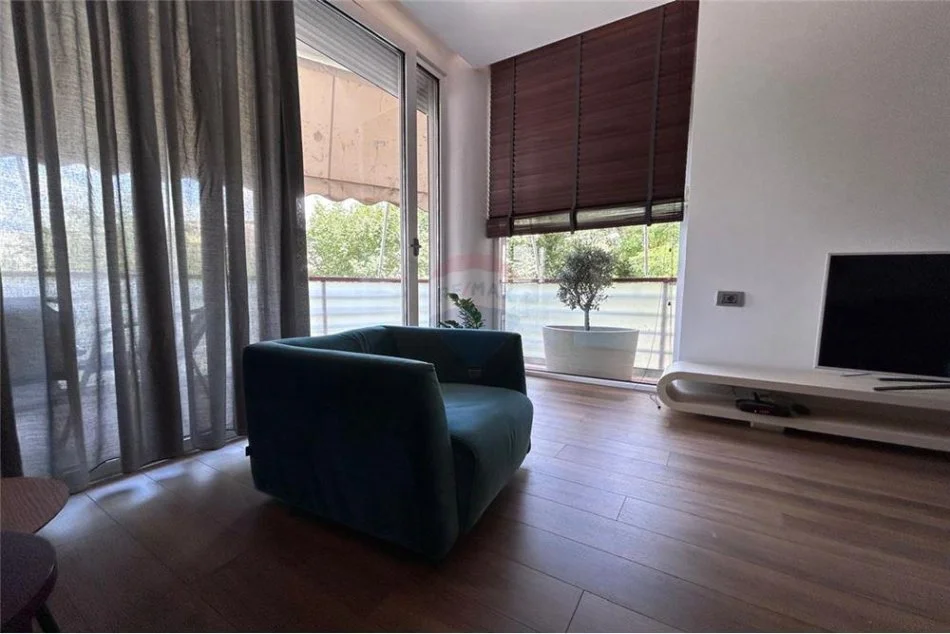 Tirane, jepet me qera apartament 2+1 Kati 2, 100 m² 1.000 € (Liqeni i Thate)