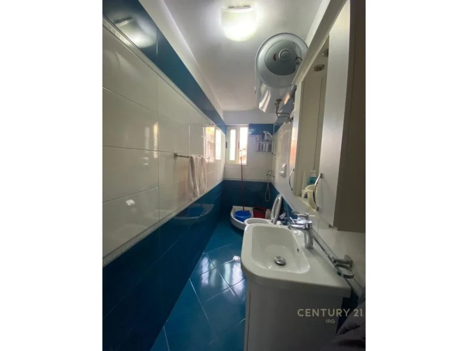 Tirane, jepet me qera 2+1 Kati 3, 73 m² 600 € (Apartament 2+1 me qira në Rrugën e Durrësit)