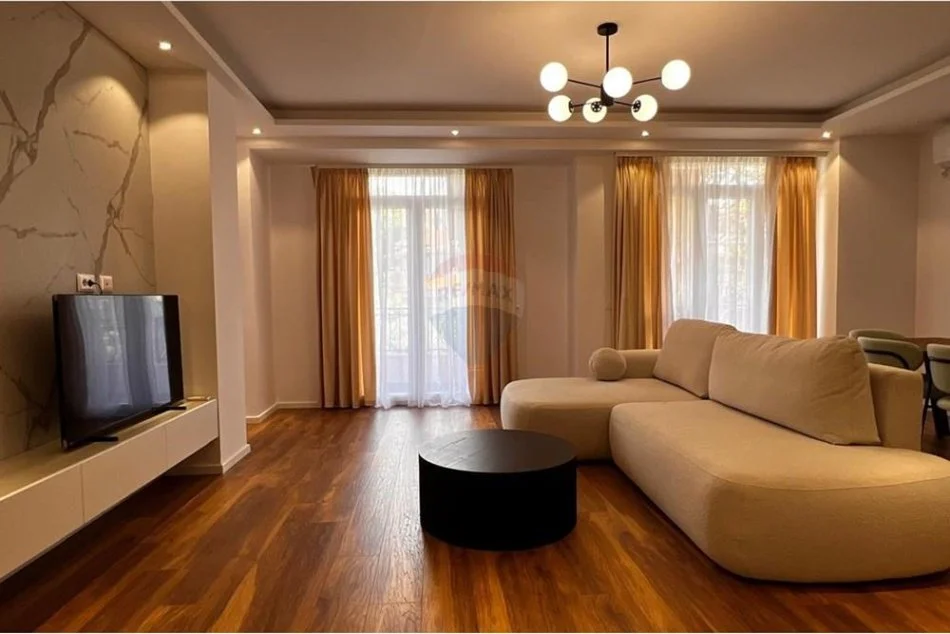 Tirane, jepet me qera apartament Kati 3, 70 m² 500 € (Vilat Gjermane)