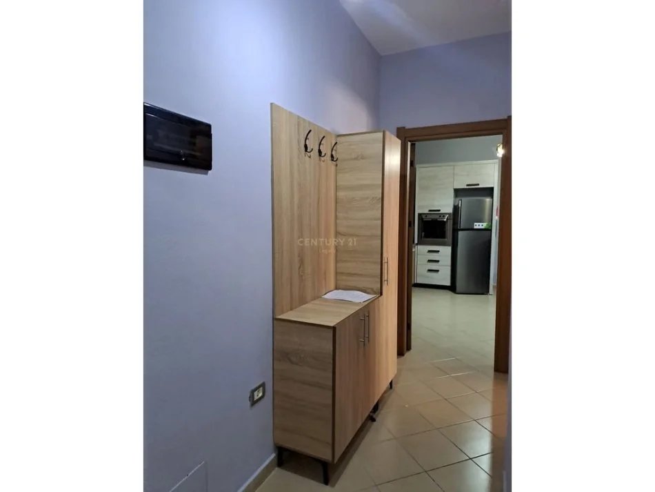 Tirane, jepet me qera apartament 2+1 Kati 3, 450 m² 450 € (Fresk)