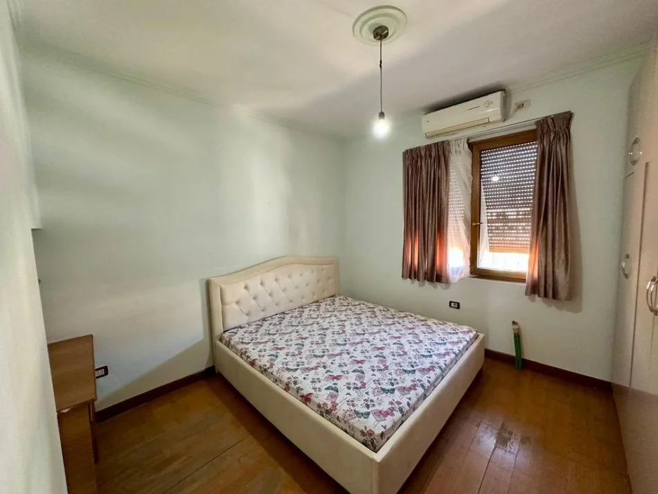Tirane, jepet me qera apartament 2+1+Ballkon Kati 6, 94 m² 600 € (Vasil Shanto)