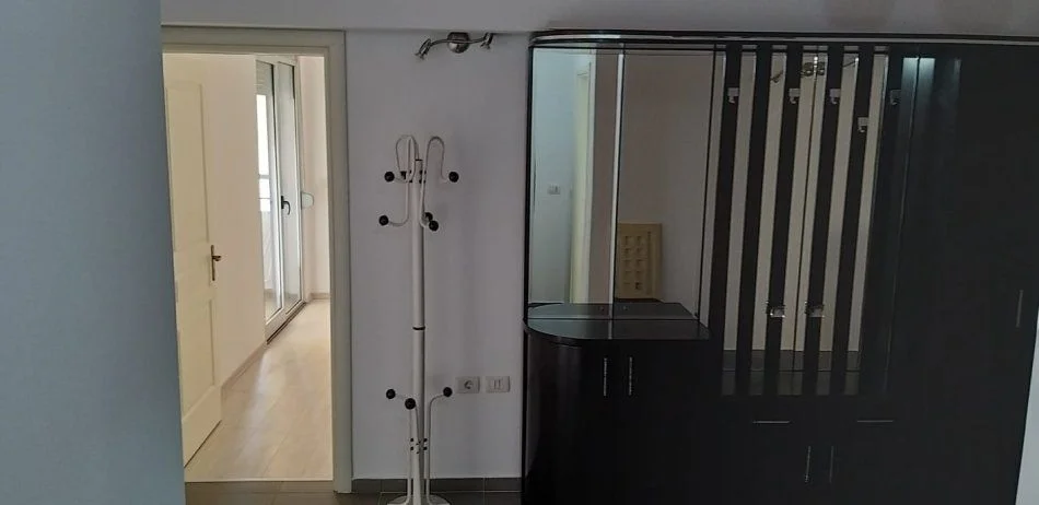 Tirane, jepet me qera apartament 3+1+Ballkon Kati 9, 160 m² 800 € (RRUGA E DIBRES)