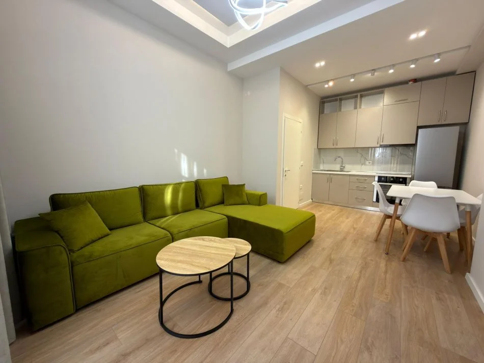 Tirane, jepet me qera apartament 1+1+Ballkon Kati 2, 60 m² 500 € (ASTIR)