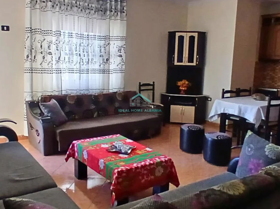 Vlore, jepet me qera apartament 2+1+Ballkon Kati 2, 100 m² 400 € (rruga e cipajve, vlore)