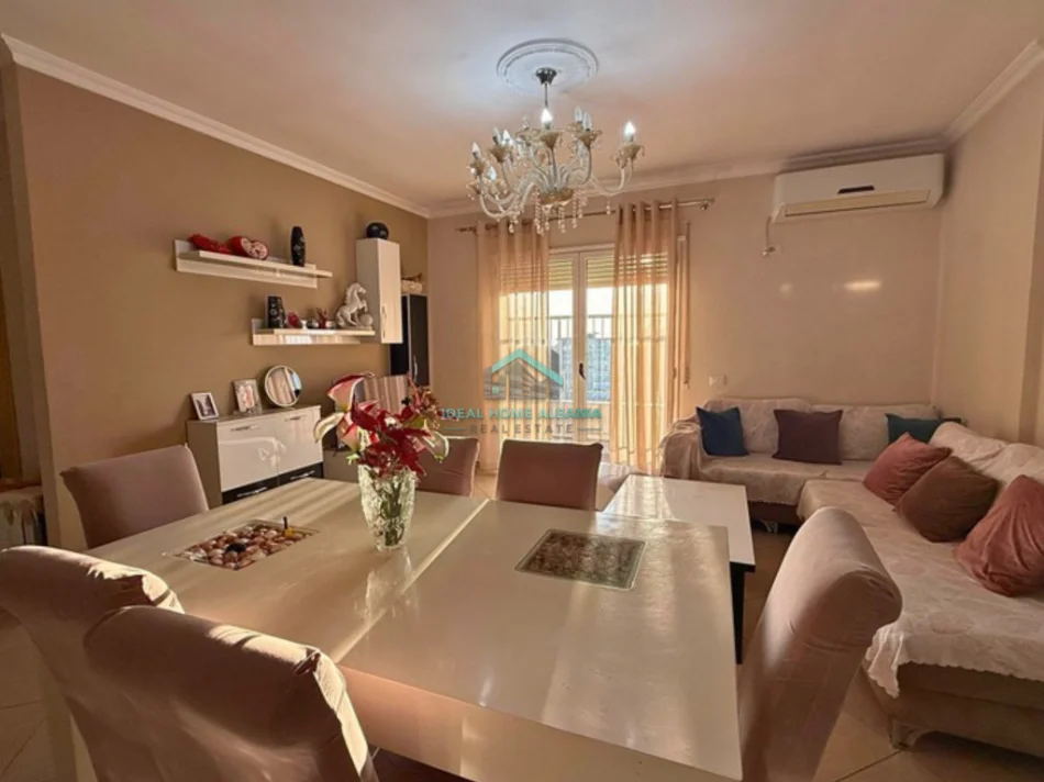 Vlore, jepet me qera apartament 2+1+Ballkon Kati 11, 120 m² 450 € (vlore)