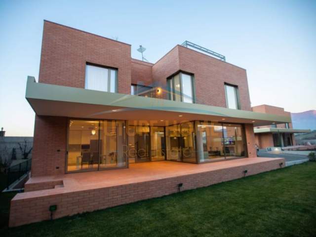 Tirane, shitet apartament duplex 2 Katshe Kati 2, 600 m² 1.250.000 Euro (Rezidenca CUCI)