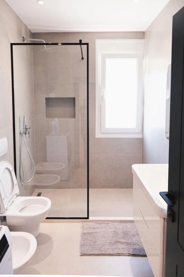 Tirane, jepet me qera apartament 2+1+Ballkon Kati 13, 114 m² 1.200 € (Ish Ekspozita)