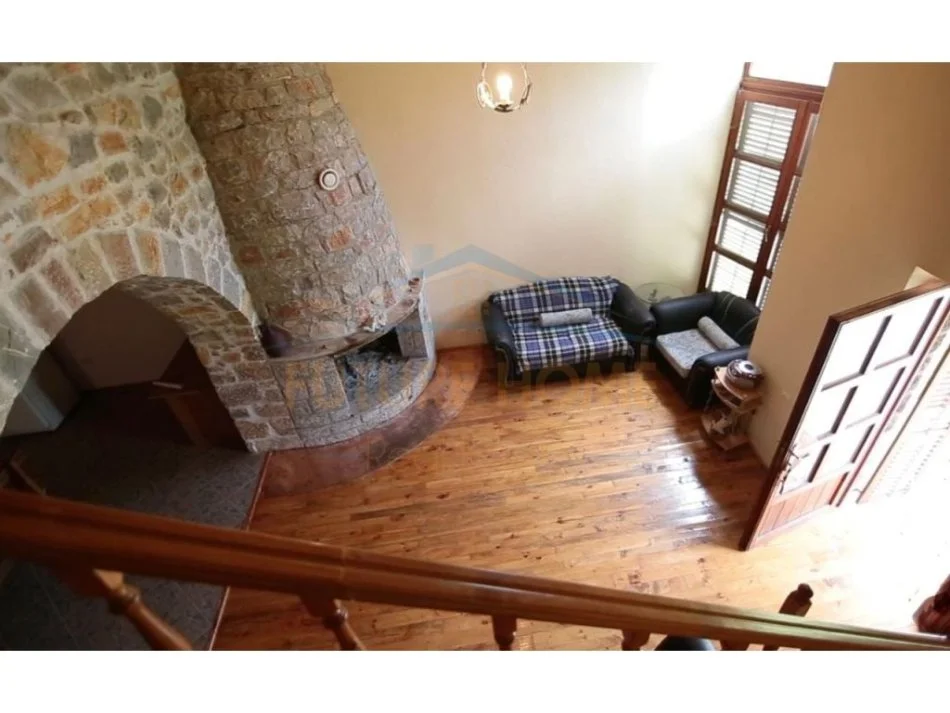 Korce, shitet Vile 3+1 , 240 m² 250.000 € (Voskopoje)